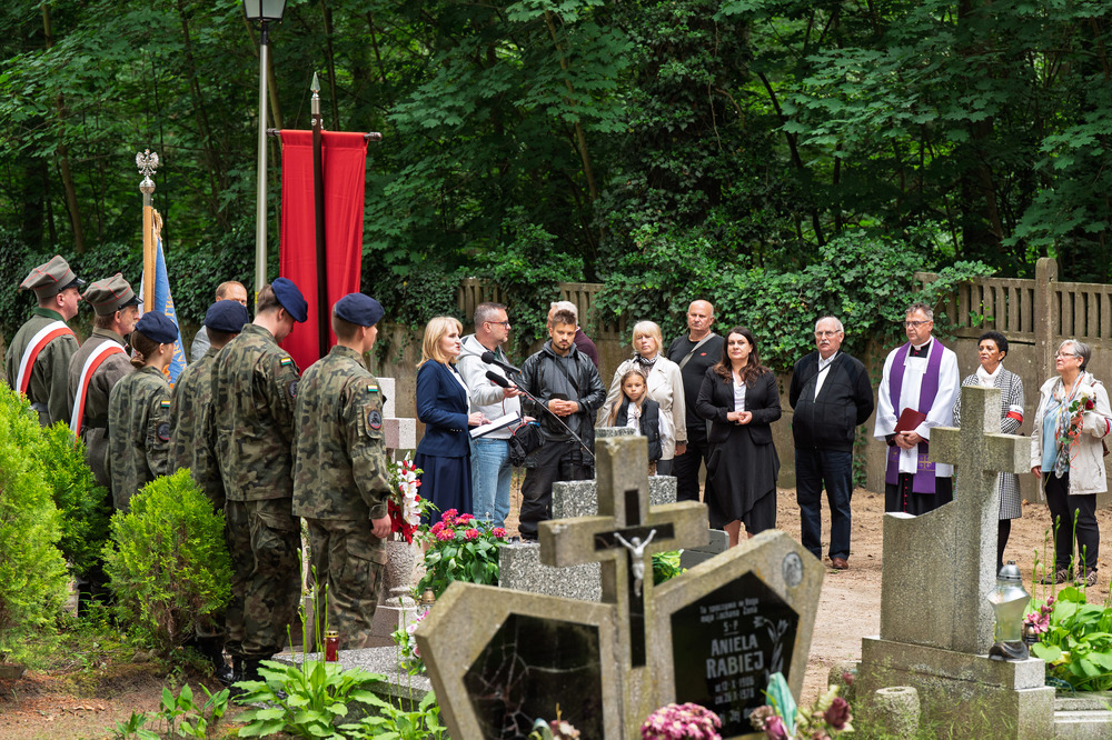 Uroczystość oznaczenia grobów weteranów trzeciego powstania śląskiego śp. Stanisława Brzozowskiego i śp. Franciszka Zandera znakiem pamięci „Tobie Polsko”. Fot.: IPN Krzysztof Łojko