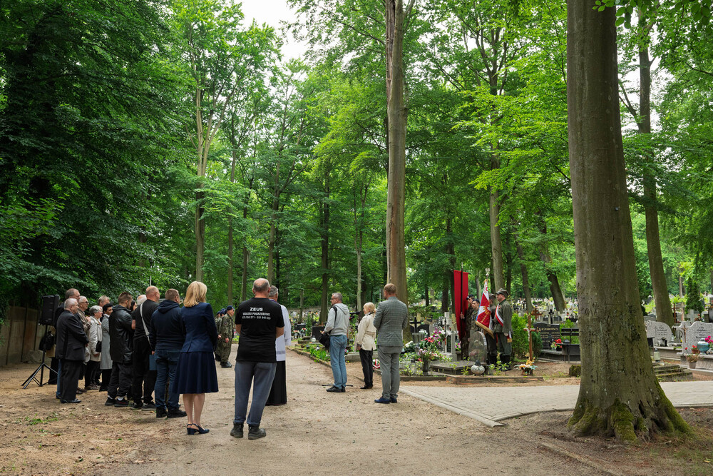 Uroczystość oznaczenia grobów weteranów trzeciego powstania śląskiego śp. Stanisława Brzozowskiego i śp. Franciszka Zandera znakiem pamięci „Tobie Polsko”. Fot.: IPN Krzysztof Łojko