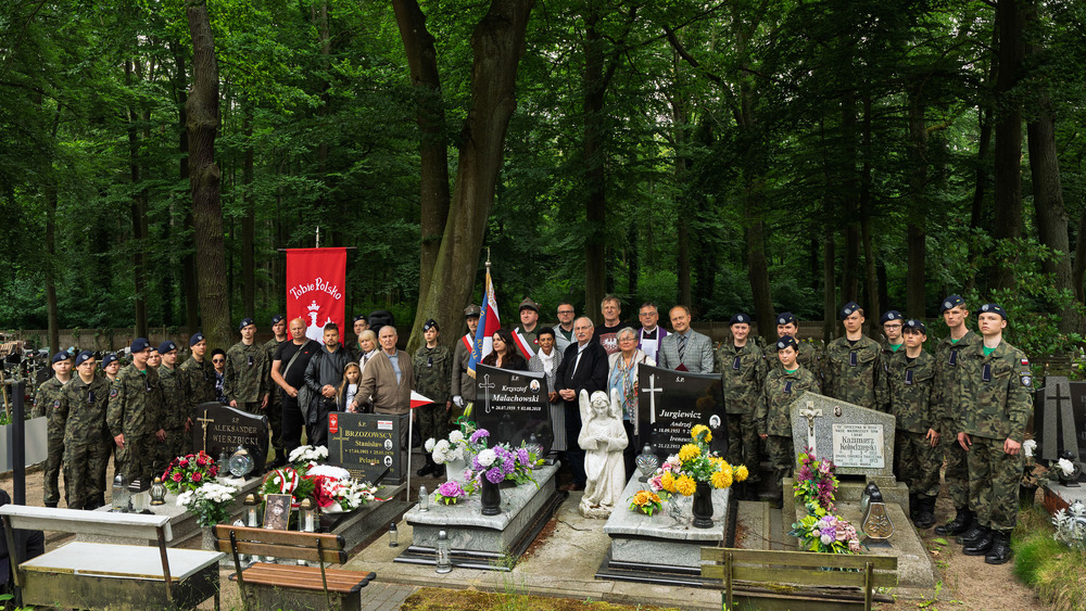 Uroczystość oznaczenia grobów weteranów trzeciego powstania śląskiego śp. Stanisława Brzozowskiego i śp. Franciszka Zandera znakiem pamięci „Tobie Polsko”. Fot.: IPN Krzysztof Łojko