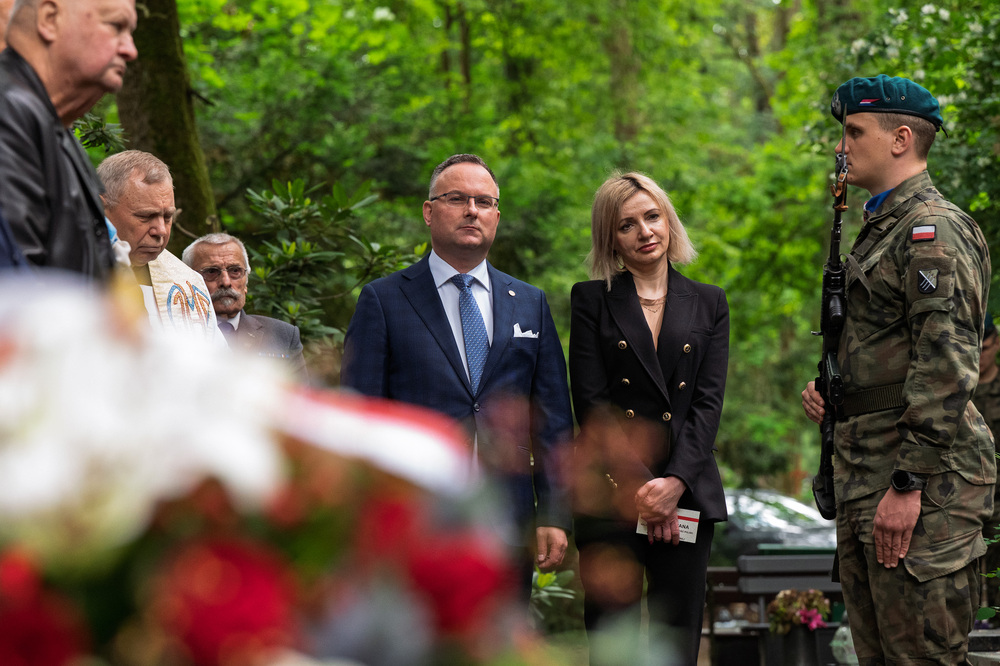 Uroczystość oznaczenia grobu weterana powstań śląskich śp. Franciszka Knappa znakiem pamięci „Tobie Polsko” oraz plakietą „Grób Weterana Walk o Wolność i Niepodległość Polski”. Fot.: IPN Krzysztof Łojko