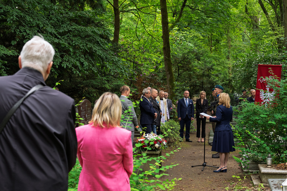 Uroczystość oznaczenia grobu weterana powstań śląskich śp. Franciszka Knappa znakiem pamięci „Tobie Polsko” oraz plakietą „Grób Weterana Walk o Wolność i Niepodległość Polski”. Fot.: IPN Krzysztof Łojko
