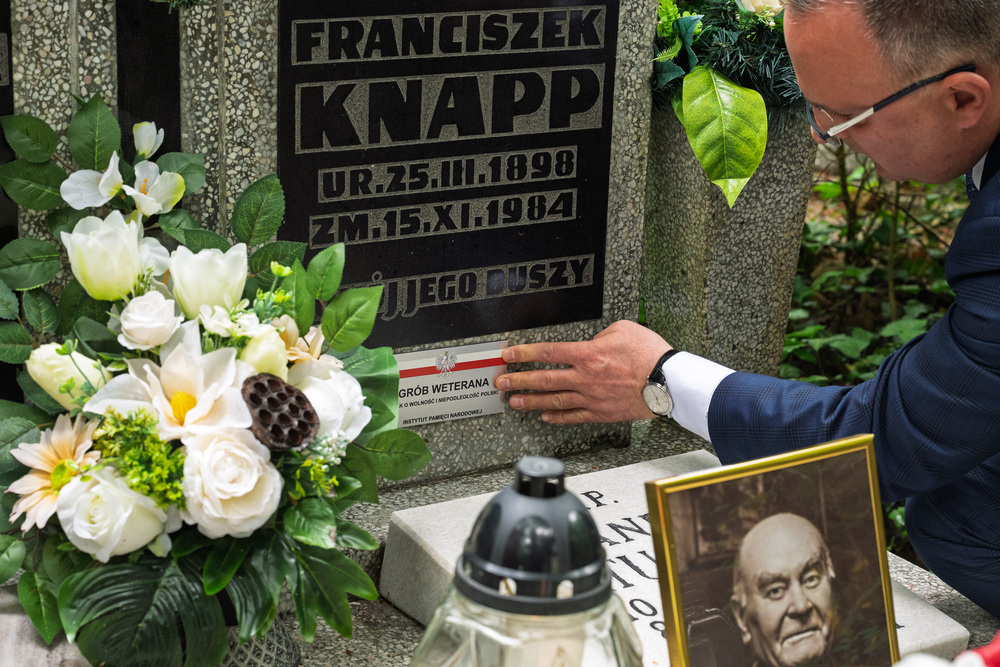 Uroczystość oznaczenia grobu weterana powstań śląskich śp. Franciszka Knappa znakiem pamięci „Tobie Polsko” oraz plakietą „Grób Weterana Walk o Wolność i Niepodległość Polski”. Fot.: IPN Krzysztof Łojko