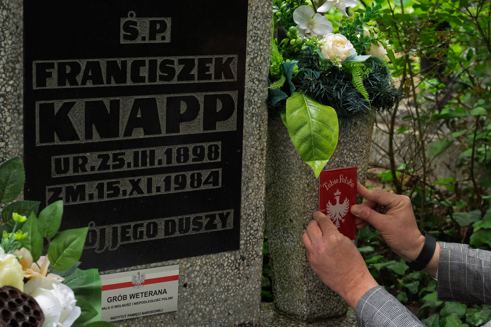 Uroczystość oznaczenia grobu weterana powstań śląskich śp. Franciszka Knappa znakiem pamięci „Tobie Polsko” oraz plakietą „Grób Weterana Walk o Wolność i Niepodległość Polski”. Fot.: IPN Krzysztof Łojko