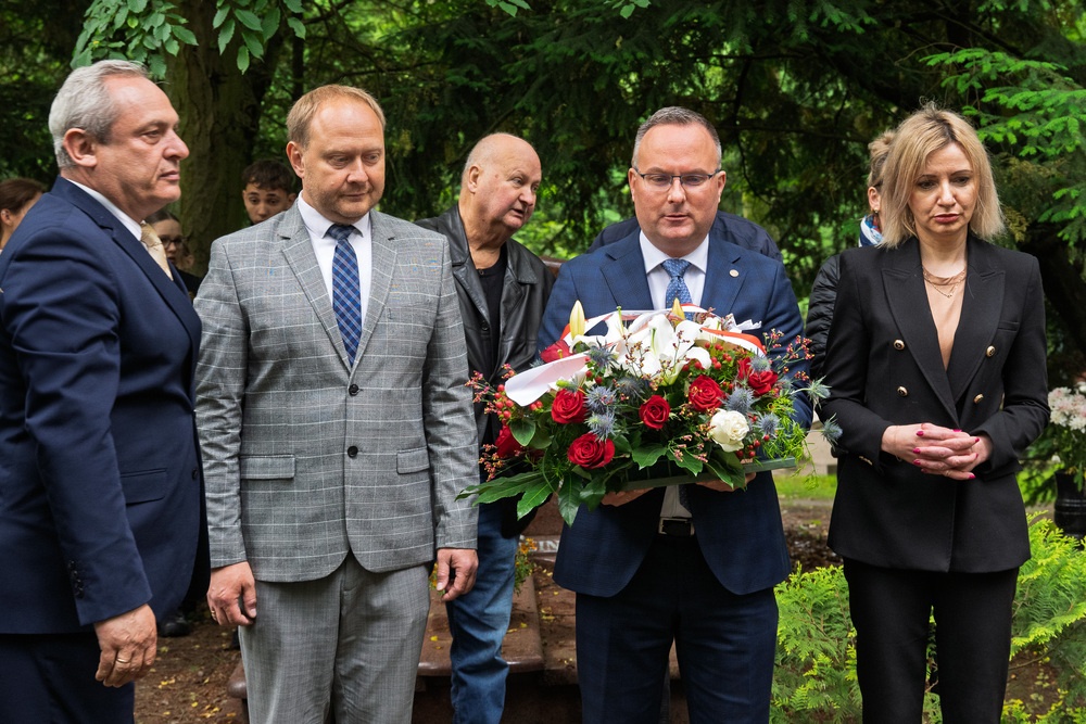 Uroczystość oznaczenia grobu weterana powstań śląskich śp. Franciszka Knappa znakiem pamięci „Tobie Polsko” oraz plakietą „Grób Weterana Walk o Wolność i Niepodległość Polski”. Fot.: IPN Krzysztof Łojko