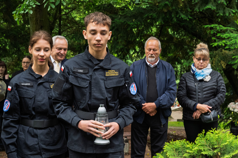 Uroczystość oznaczenia grobu weterana powstań śląskich śp. Franciszka Knappa znakiem pamięci „Tobie Polsko” oraz plakietą „Grób Weterana Walk o Wolność i Niepodległość Polski”. Fot.: IPN Krzysztof Łojko