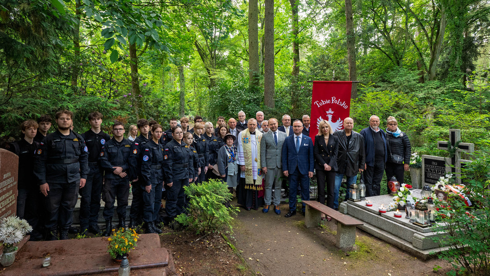 Uroczystość oznaczenia grobu weterana powstań śląskich śp. Franciszka Knappa znakiem pamięci „Tobie Polsko” oraz plakietą „Grób Weterana Walk o Wolność i Niepodległość Polski”. Fot.: IPN Krzysztof Łojko