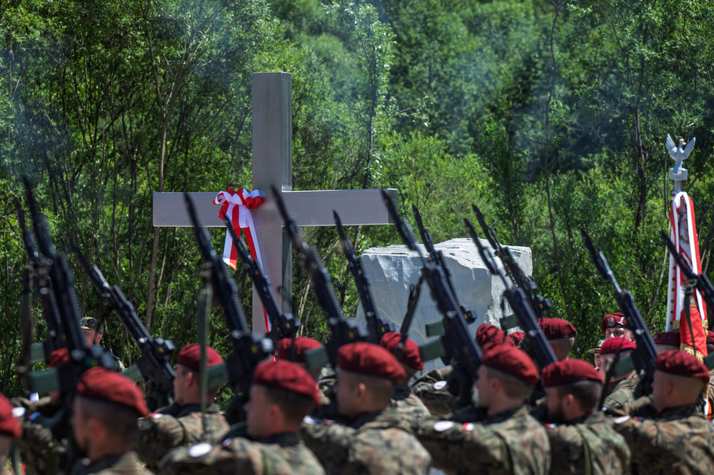 Uroczystości odsłonięcia upamiętnienia poświęconego pacyfikacji mieszkańców przysiółka Czanieckich 7 kwietnia 1945 r. – Rycerka Górna, 15 czerwca 2025. Fot.: IPN Krzysztof Łojko