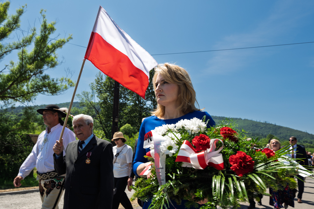 Uroczystości odsłonięcia upamiętnienia poświęconego pacyfikacji mieszkańców przysiółka Czanieckich 7 kwietnia 1945 r. – Rycerka Górna, 15 czerwca 2025. Fot.: IPN Krzysztof Łojko