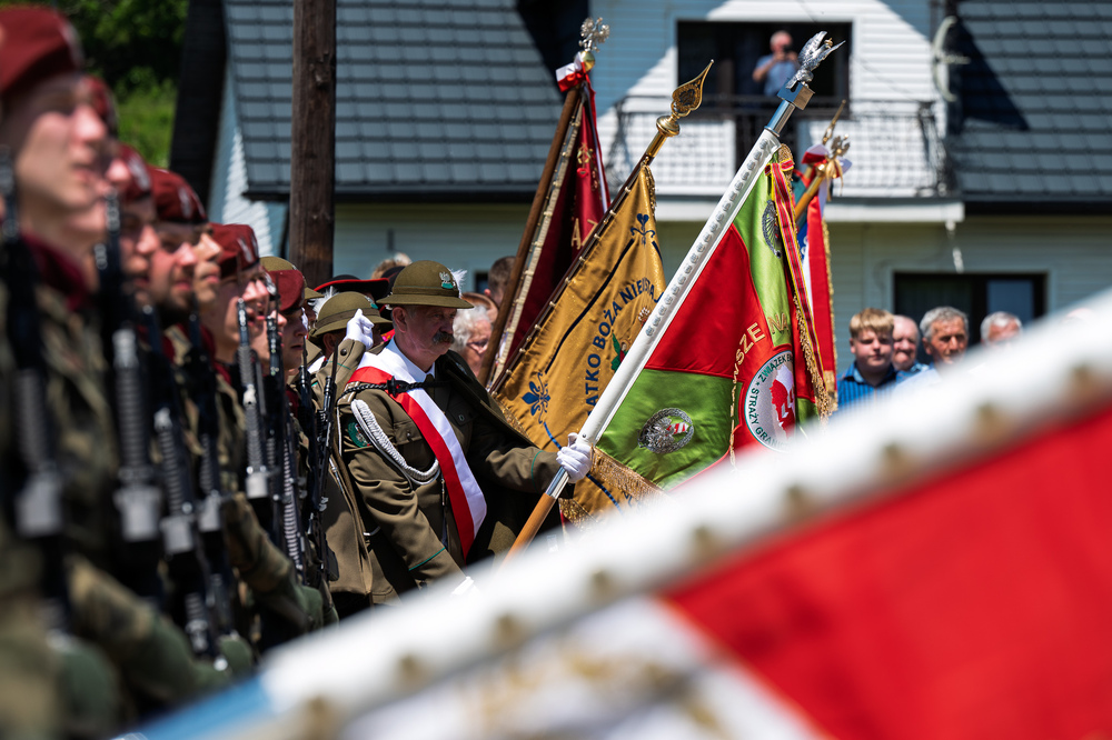 Uroczystości odsłonięcia upamiętnienia poświęconego pacyfikacji mieszkańców przysiółka Czanieckich 7 kwietnia 1945 r. – Rycerka Górna, 15 czerwca 2025. Fot.: IPN Krzysztof Łojko