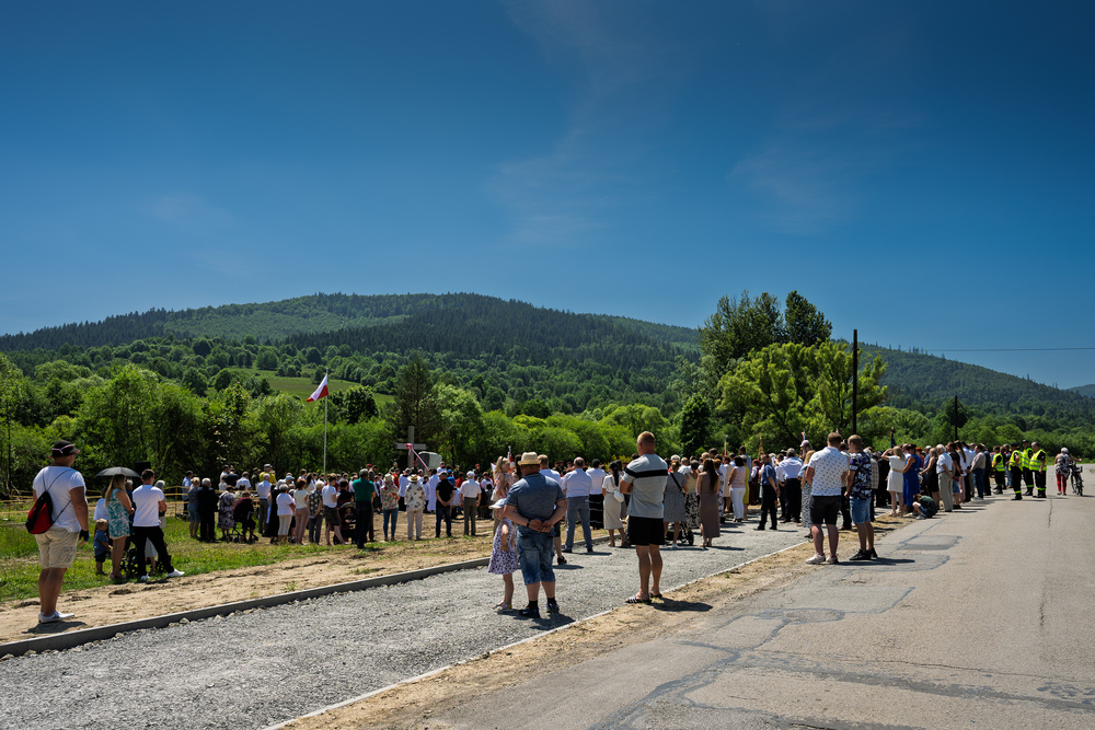 Uroczystości odsłonięcia upamiętnienia poświęconego pacyfikacji mieszkańców przysiółka Czanieckich 7 kwietnia 1945 r. – Rycerka Górna, 15 czerwca 2025. Fot.: IPN Krzysztof Łojko