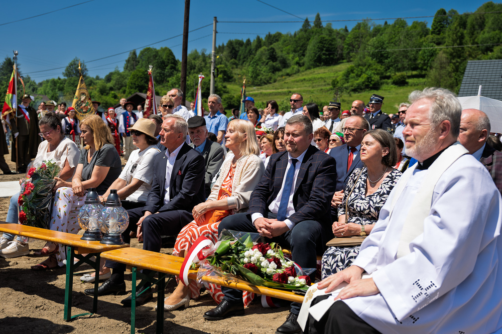 Uroczystości odsłonięcia upamiętnienia poświęconego pacyfikacji mieszkańców przysiółka Czanieckich 7 kwietnia 1945 r. – Rycerka Górna, 15 czerwca 2025. Fot.: IPN Krzysztof Łojko