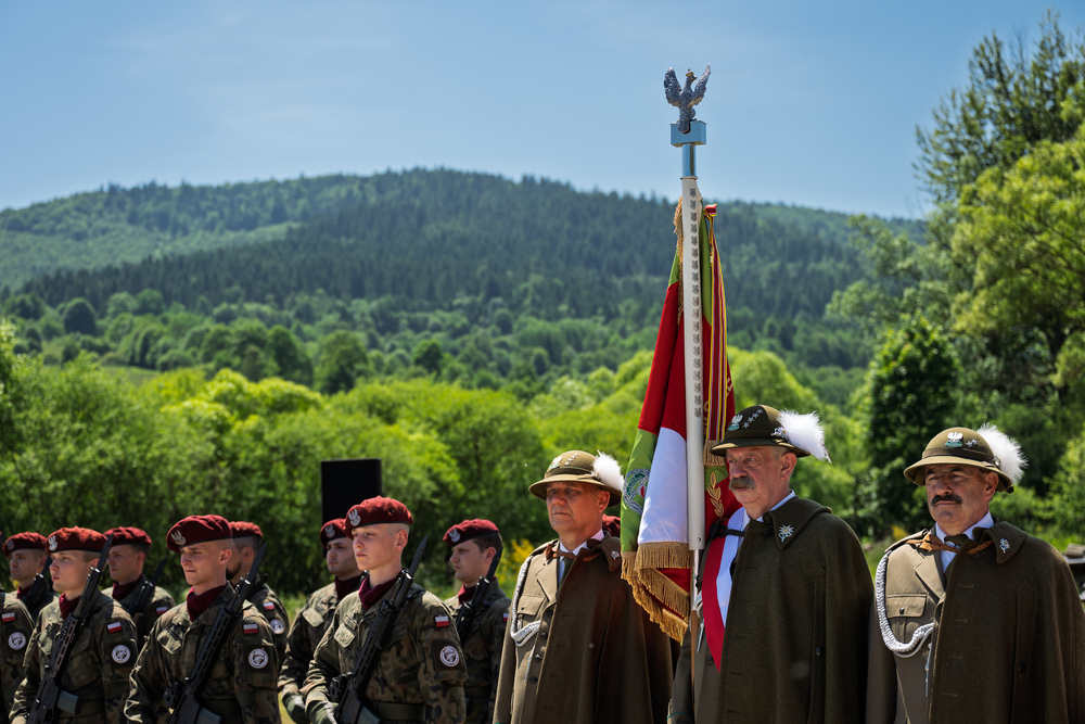 Uroczystości odsłonięcia upamiętnienia poświęconego pacyfikacji mieszkańców przysiółka Czanieckich 7 kwietnia 1945 r. – Rycerka Górna, 15 czerwca 2025. Fot.: IPN Krzysztof Łojko
