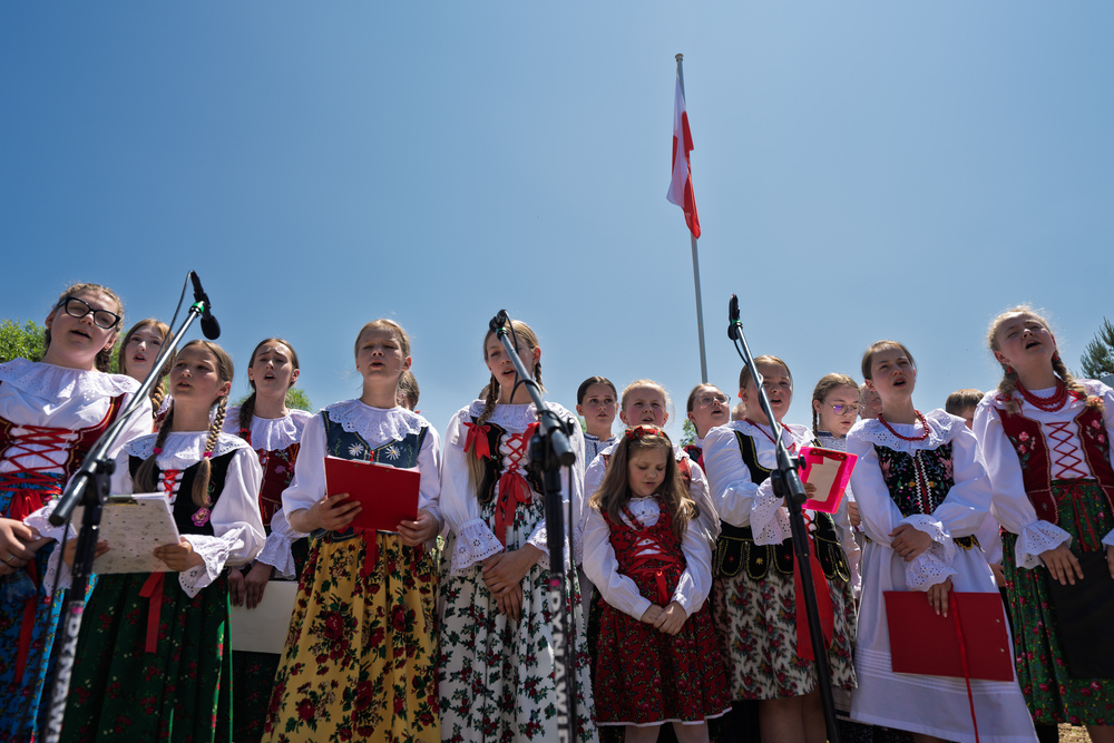 Uroczystości odsłonięcia upamiętnienia poświęconego pacyfikacji mieszkańców przysiółka Czanieckich 7 kwietnia 1945 r. – Rycerka Górna, 15 czerwca 2025. Fot.: IPN Krzysztof Łojko