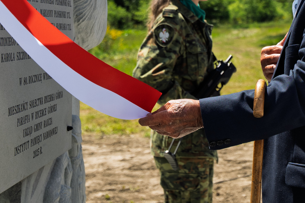 Uroczystości odsłonięcia upamiętnienia poświęconego pacyfikacji mieszkańców przysiółka Czanieckich 7 kwietnia 1945 r. – Rycerka Górna, 15 czerwca 2025. Fot.: IPN Krzysztof Łojko