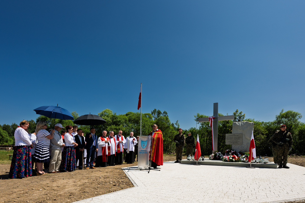 Uroczystości odsłonięcia upamiętnienia poświęconego pacyfikacji mieszkańców przysiółka Czanieckich 7 kwietnia 1945 r. – Rycerka Górna, 15 czerwca 2025. Fot.: IPN Krzysztof Łojko