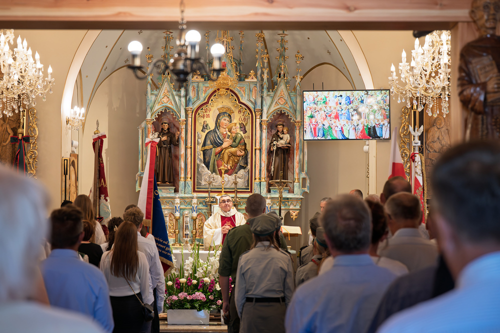 Uroczystości odsłonięcia upamiętnienia poświęconego pacyfikacji mieszkańców przysiółka Czanieckich 7 kwietnia 1945 r. – Rycerka Górna, 15 czerwca 2025. Fot.: IPN Krzysztof Łojko