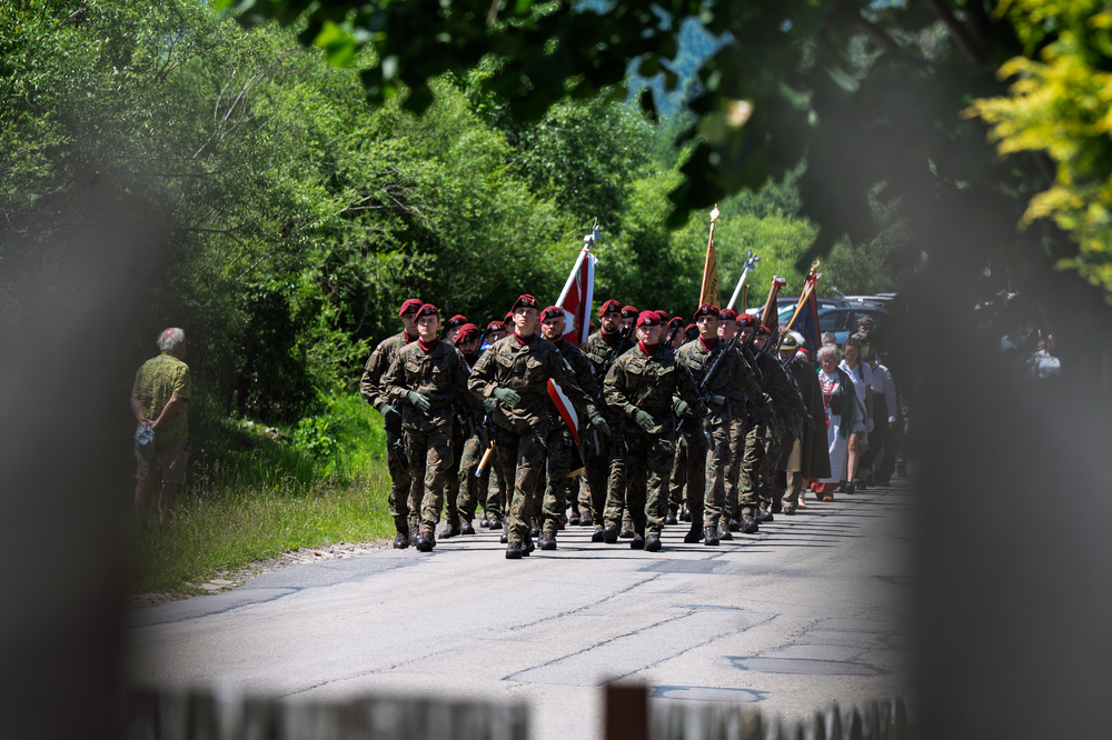 Uroczystości odsłonięcia upamiętnienia poświęconego pacyfikacji mieszkańców przysiółka Czanieckich 7 kwietnia 1945 r. – Rycerka Górna, 15 czerwca 2025. Fot.: IPN Krzysztof Łojko