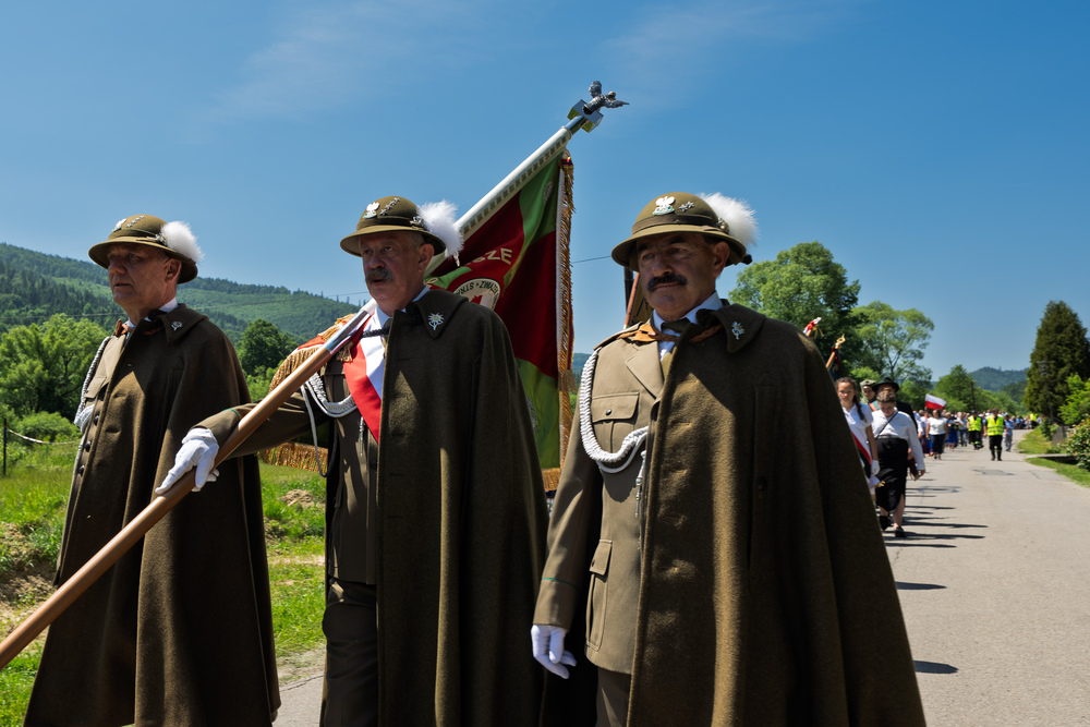 Uroczystości odsłonięcia upamiętnienia poświęconego pacyfikacji mieszkańców przysiółka Czanieckich 7 kwietnia 1945 r. – Rycerka Górna, 15 czerwca 2025. Fot.: IPN Krzysztof Łojko
