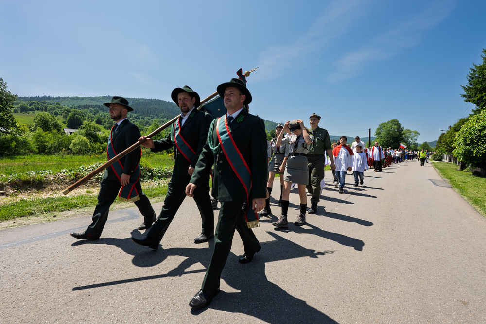 Uroczystości odsłonięcia upamiętnienia poświęconego pacyfikacji mieszkańców przysiółka Czanieckich 7 kwietnia 1945 r. – Rycerka Górna, 15 czerwca 2025. Fot.: IPN Krzysztof Łojko