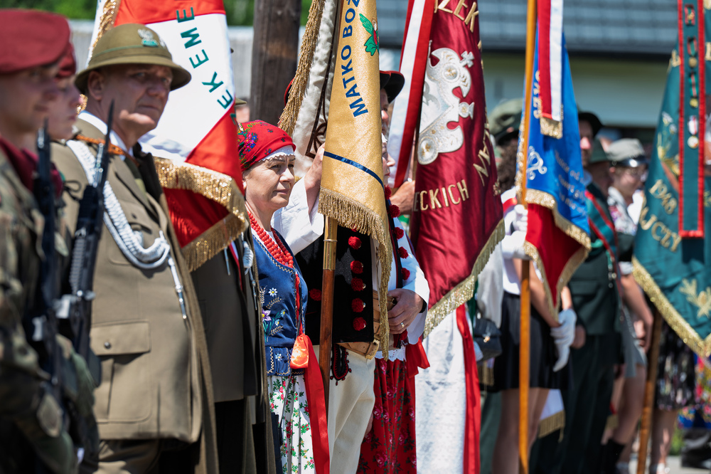 Uroczystości odsłonięcia upamiętnienia poświęconego pacyfikacji mieszkańców przysiółka Czanieckich 7 kwietnia 1945 r. – Rycerka Górna, 15 czerwca 2025. Fot.: IPN Krzysztof Łojko