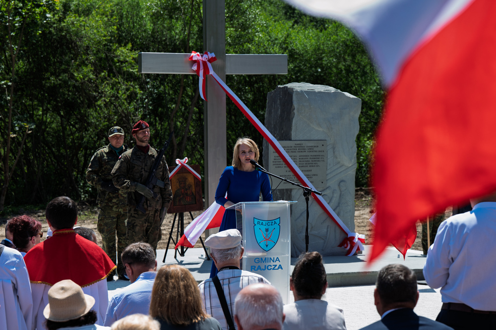 Uroczystości odsłonięcia upamiętnienia poświęconego pacyfikacji mieszkańców przysiółka Czanieckich 7 kwietnia 1945 r. – Rycerka Górna, 15 czerwca 2025. Fot.: IPN Krzysztof Łojko