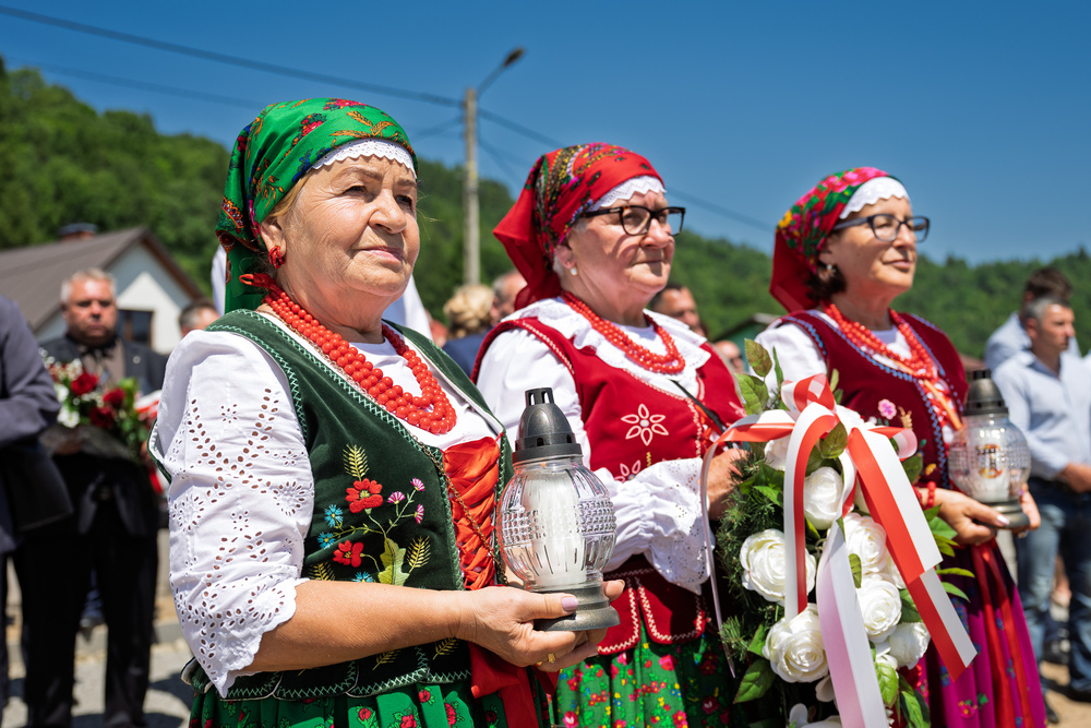 Uroczystości odsłonięcia upamiętnienia poświęconego pacyfikacji mieszkańców przysiółka Czanieckich 7 kwietnia 1945 r. – Rycerka Górna, 15 czerwca 2025. Fot.: IPN Krzysztof Łojko