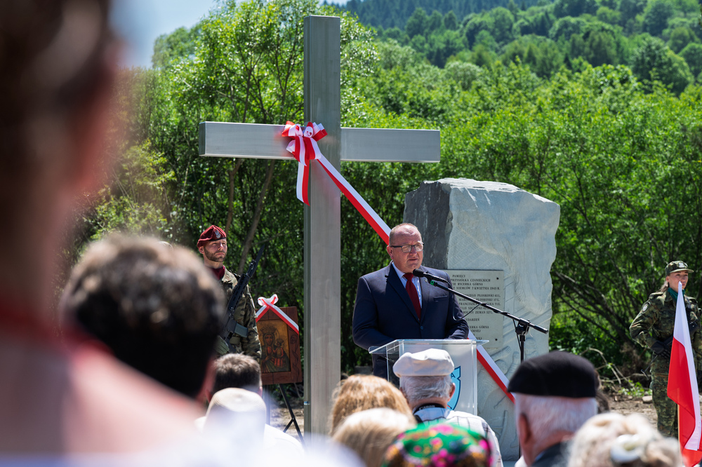 Uroczystości odsłonięcia upamiętnienia poświęconego pacyfikacji mieszkańców przysiółka Czanieckich 7 kwietnia 1945 r. – Rycerka Górna, 15 czerwca 2025. Fot.: IPN Krzysztof Łojko