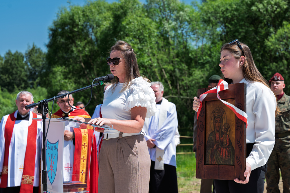 Uroczystości odsłonięcia upamiętnienia poświęconego pacyfikacji mieszkańców przysiółka Czanieckich 7 kwietnia 1945 r. – Rycerka Górna, 15 czerwca 2025. Fot.: IPN Krzysztof Łojko
