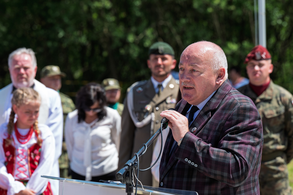 Uroczystości odsłonięcia upamiętnienia poświęconego pacyfikacji mieszkańców przysiółka Czanieckich 7 kwietnia 1945 r. – Rycerka Górna, 15 czerwca 2025. Fot.: IPN Krzysztof Łojko