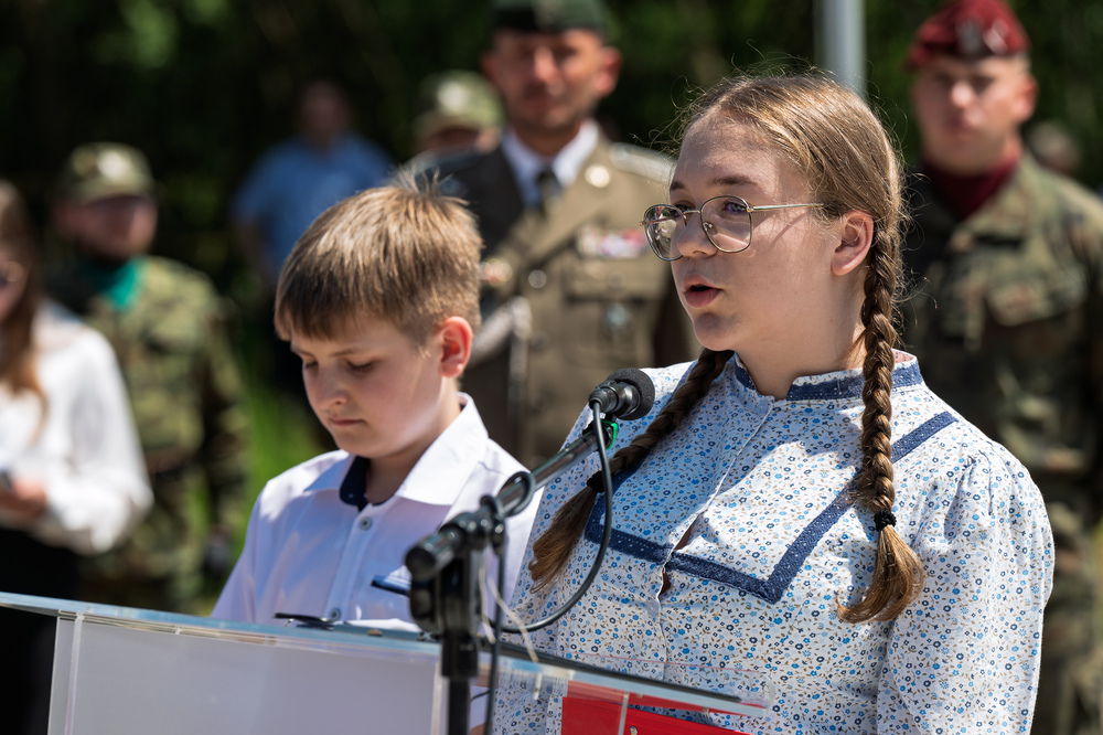 Uroczystości odsłonięcia upamiętnienia poświęconego pacyfikacji mieszkańców przysiółka Czanieckich 7 kwietnia 1945 r. – Rycerka Górna, 15 czerwca 2025. Fot.: IPN Krzysztof Łojko