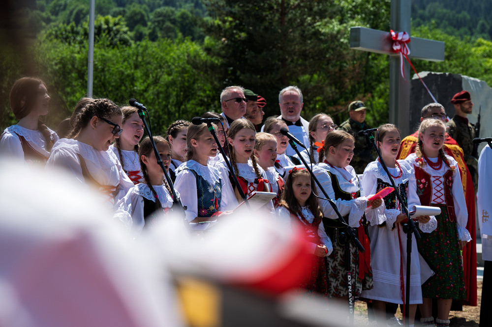 Uroczystości odsłonięcia upamiętnienia poświęconego pacyfikacji mieszkańców przysiółka Czanieckich 7 kwietnia 1945 r. – Rycerka Górna, 15 czerwca 2025. Fot.: IPN Krzysztof Łojko
