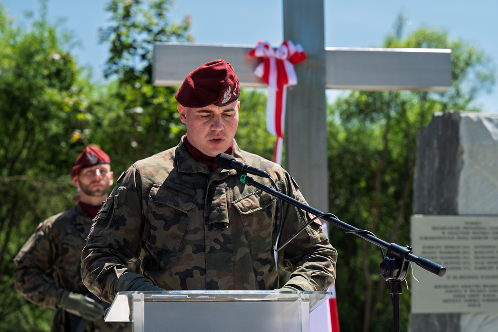 Uroczystości odsłonięcia upamiętnienia poświęconego pacyfikacji mieszkańców przysiółka Czanieckich 7 kwietnia 1945 r. – Rycerka Górna, 15 czerwca 2025. Fot.: IPN Krzysztof Łojko