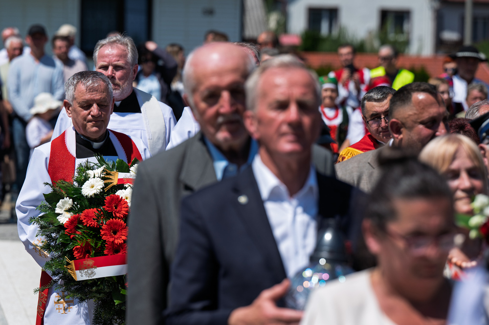 Uroczystości odsłonięcia upamiętnienia poświęconego pacyfikacji mieszkańców przysiółka Czanieckich 7 kwietnia 1945 r. – Rycerka Górna, 15 czerwca 2025. Fot.: IPN Krzysztof Łojko