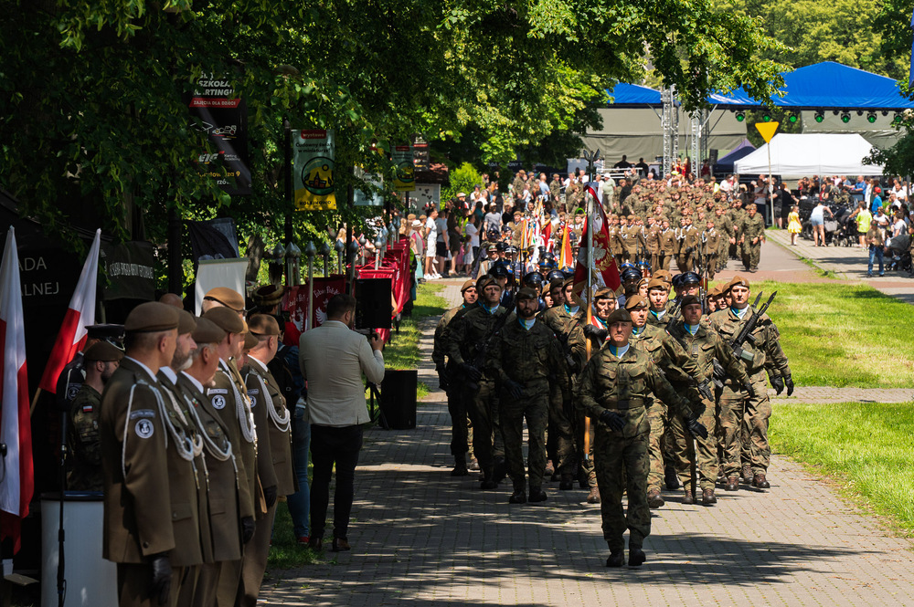 Obchody Narodowego Dnia Powstań Śląskich oraz Święta 13. Śląskiej Brygady Obrony Terytorialnej. Fot.: IPN Krzysztof Łojko