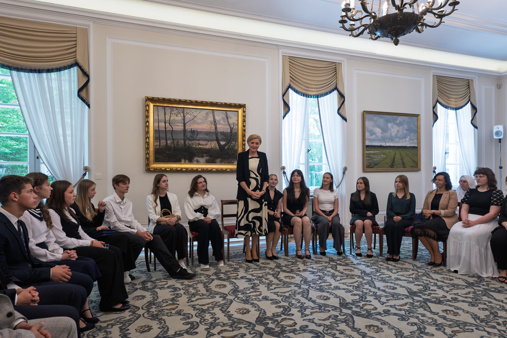 Relacja z wizyty laureatów XI edycji Konkursu "W kręgu poezji i prozy lagrowej więźniarek FKL Ravensbrück im. Wandy Półtawskiej” w Belwederze. Fot.: IPN Krzysztof Łojko