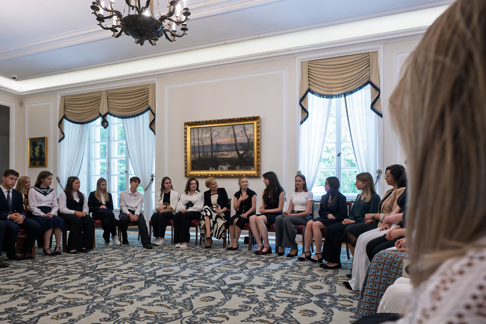 Relacja z wizyty laureatów XI edycji Konkursu "W kręgu poezji i prozy lagrowej więźniarek FKL Ravensbrück im. Wandy Półtawskiej” w Belwederze. Fot.: IPN Krzysztof Łojko