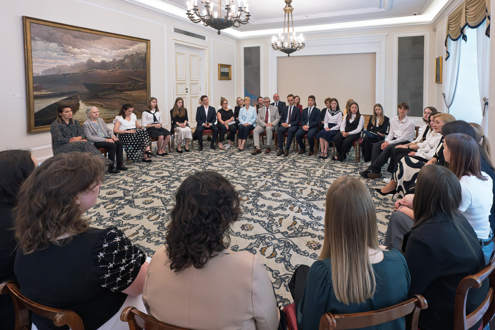 Relacja z wizyty laureatów XI edycji Konkursu "W kręgu poezji i prozy lagrowej więźniarek FKL Ravensbrück im. Wandy Półtawskiej” w Belwederze. Fot.: IPN Krzysztof Łojko