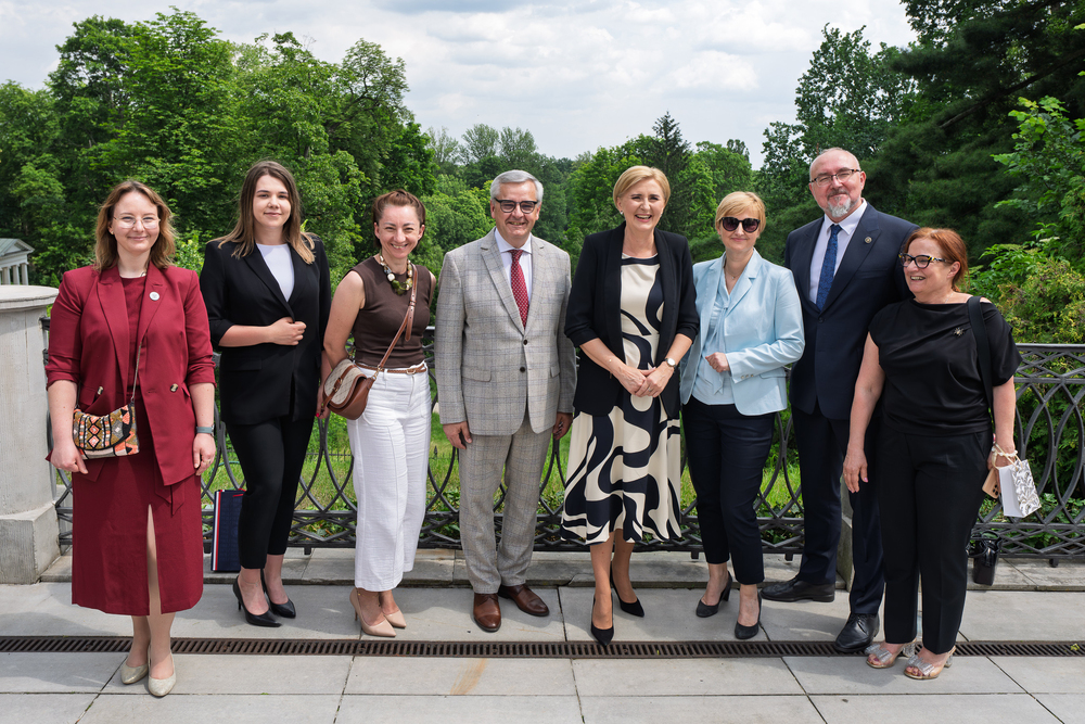 Relacja z wizyty laureatów XI edycji Konkursu "W kręgu poezji i prozy lagrowej więźniarek FKL Ravensbrück im. Wandy Półtawskiej” w Belwederze. Fot.: IPN Krzysztof Łojko