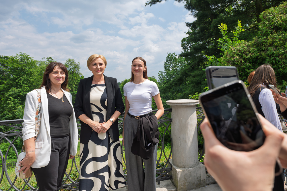 Relacja z wizyty laureatów XI edycji Konkursu "W kręgu poezji i prozy lagrowej więźniarek FKL Ravensbrück im. Wandy Półtawskiej” w Belwederze. Fot.: IPN Krzysztof Łojko