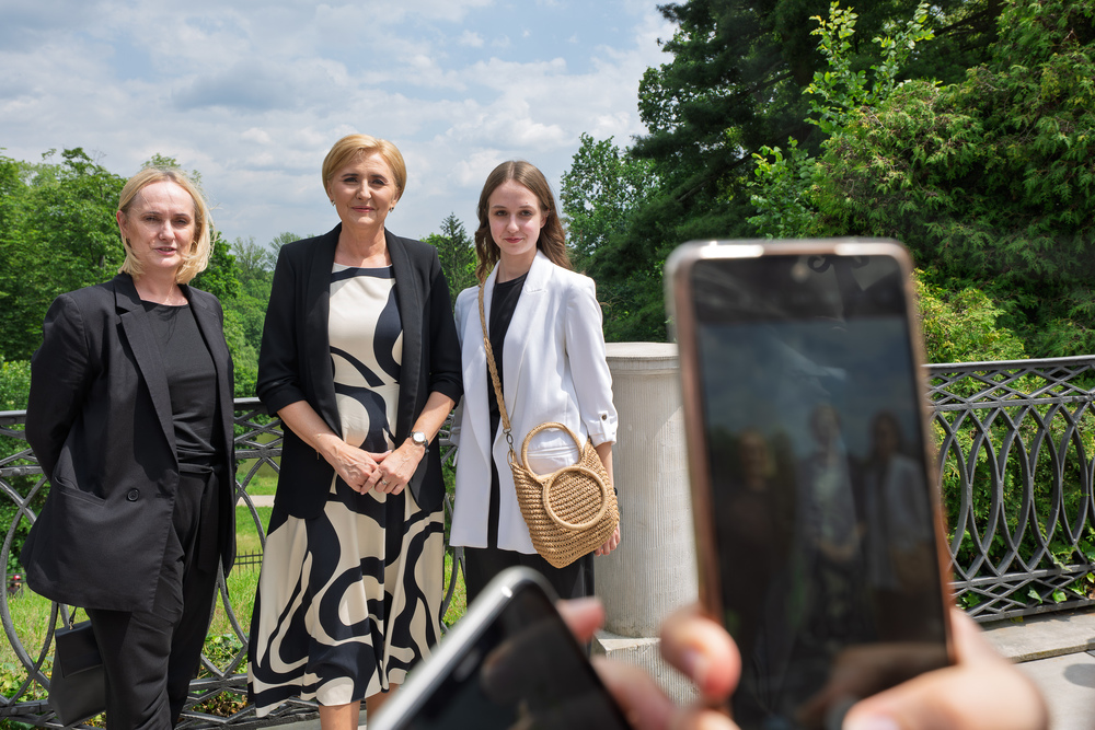 Relacja z wizyty laureatów XI edycji Konkursu "W kręgu poezji i prozy lagrowej więźniarek FKL Ravensbrück im. Wandy Półtawskiej” w Belwederze. Fot.: IPN Krzysztof Łojko