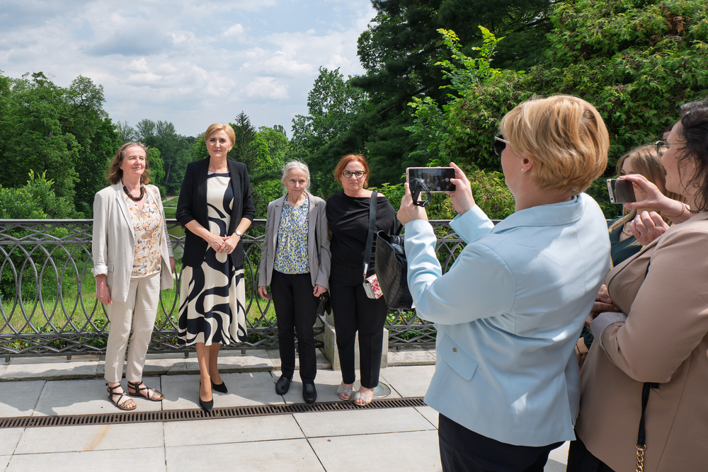 Relacja z wizyty laureatów XI edycji Konkursu "W kręgu poezji i prozy lagrowej więźniarek FKL Ravensbrück im. Wandy Półtawskiej” w Belwederze. Fot.: IPN Krzysztof Łojko
