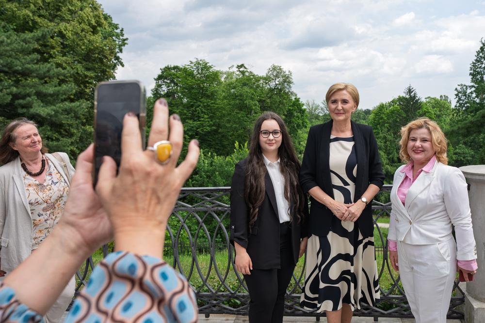 Relacja z wizyty laureatów XI edycji Konkursu "W kręgu poezji i prozy lagrowej więźniarek FKL Ravensbrück im. Wandy Półtawskiej” w Belwederze. Fot.: IPN Krzysztof Łojko