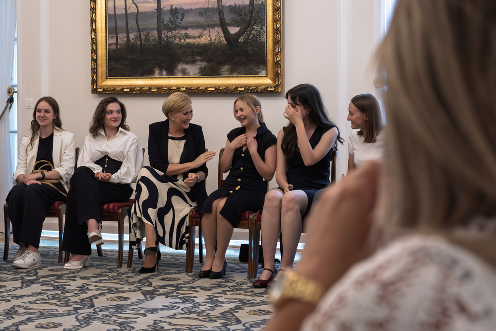 Relacja z wizyty laureatów XI edycji Konkursu "W kręgu poezji i prozy lagrowej więźniarek FKL Ravensbrück im. Wandy Półtawskiej” w Belwederze. Fot.: IPN Krzysztof Łojko