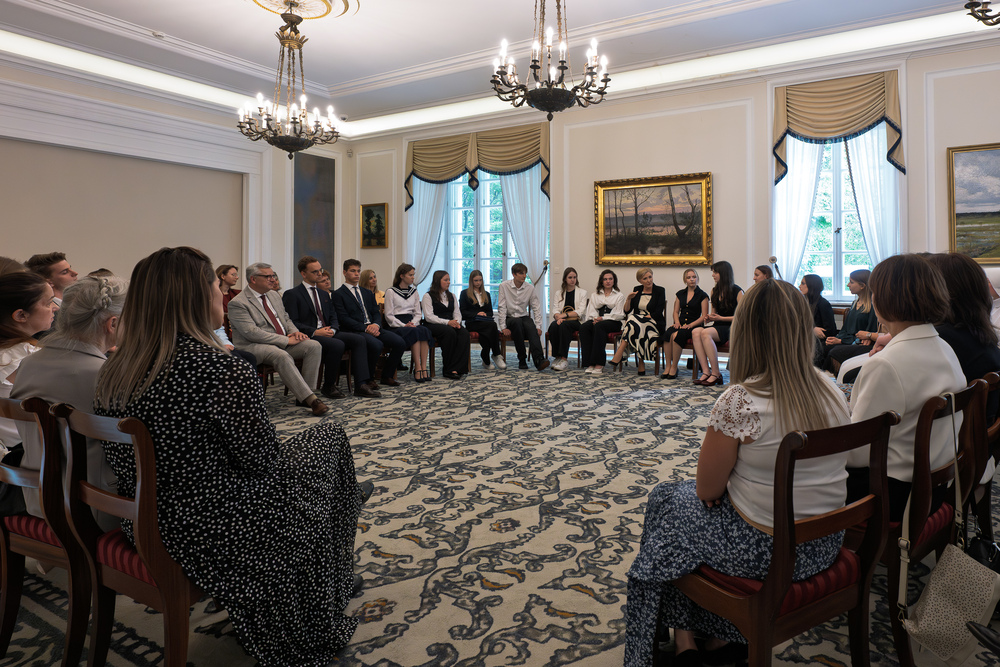 Relacja z wizyty laureatów XI edycji Konkursu "W kręgu poezji i prozy lagrowej więźniarek FKL Ravensbrück im. Wandy Półtawskiej” w Belwederze. Fot.: IPN Krzysztof Łojko