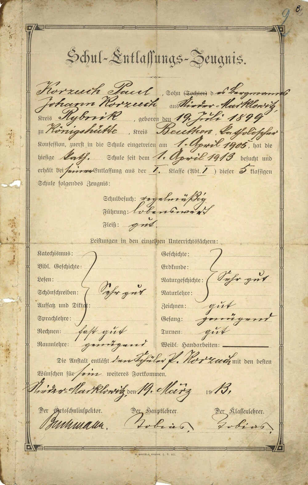 Świadectwo ukończenia szkoły powszechnej przez Pawła Kożucha w 1913 r. w Marklowicach Dolnych. Wraz z końcem szkoły 14-letni Paweł wszedł w dorosłość i podjął pracę na kopalni „Marcel”. Jego matka już wówczas nie żyła, ojciec po wypadku przebywał w szpitalu, Paweł zaś mieszkał u wujka w Marklowicach. Później walczył w I wojnie światowej, Powstaniach Śląskich, brał też udział w akcji plebiscytowej. Po objęciu władzy przez Polskę na części Górnego Śląska pracował jako sekretarz sądowy w kilku sąda