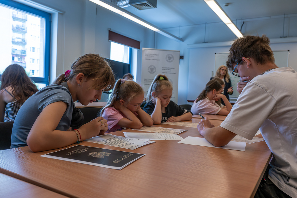 W katowickim Oddziale IPN odbyły się kolejne zajęcia edukacyjne z cyklu „Co kryją archiwa IPN?”. Fot.: IPN Krzysztof Łojko