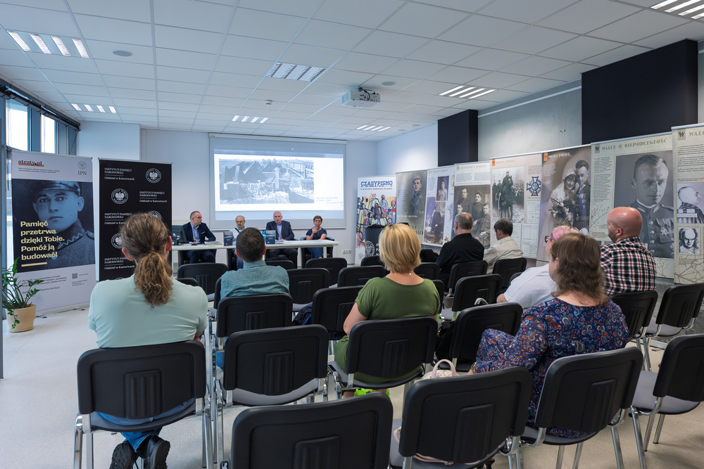 Promocja publikacji „Pierwszy żołnierz cywilnego frontu. Kolej i kolejarze na Śląsku w 1945 r.”. Fot.: IPN Krzysztof Łojko