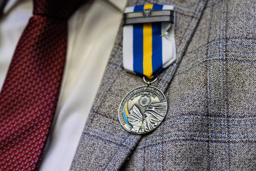 Dyrektor Oddziału IPN w Katowicach odznaczony Medalem 100-lecia Śląskiej Policji. Fot.: IPN Krzysztof Łojko