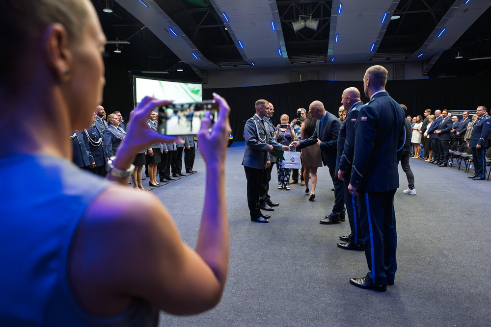 Dyrektor Oddziału IPN w Katowicach odznaczony Medalem 100-lecia Śląskiej Policji. Fot.: IPN Krzysztof Łojko