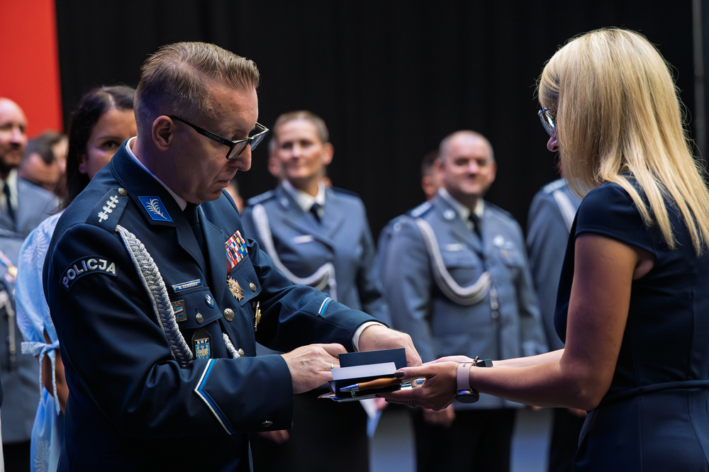 Dyrektor Oddziału IPN w Katowicach odznaczony Medalem 100-lecia Śląskiej Policji. Fot.: IPN Krzysztof Łojko